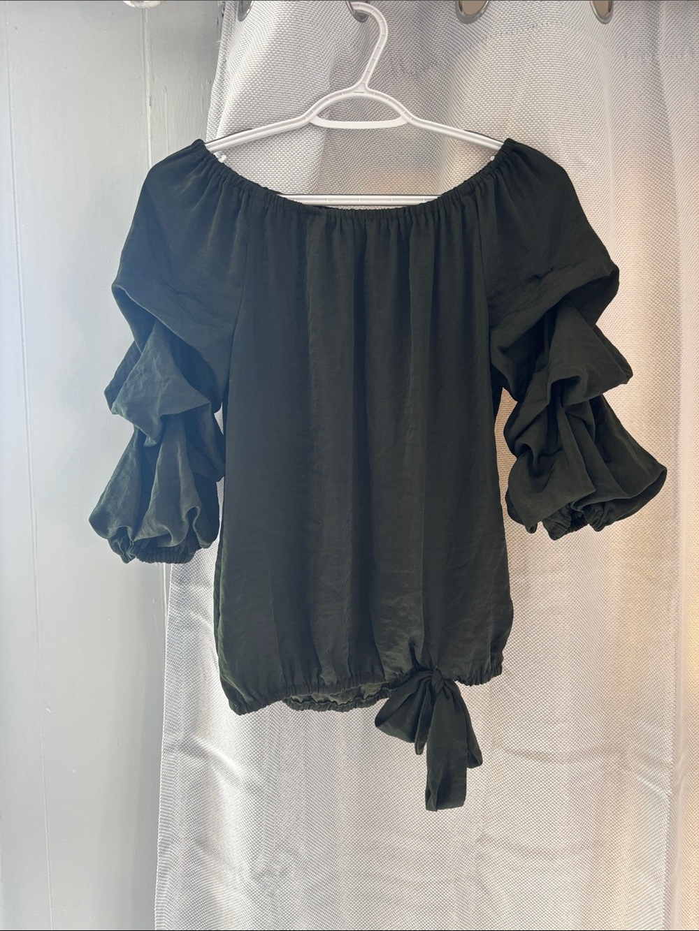 Vince Camuto olive green Ruffle Sleeve Tie-Hem Top